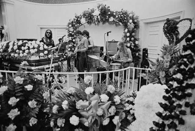 The band performed tearfully at Duane Allman's funeral after he died at age 24.